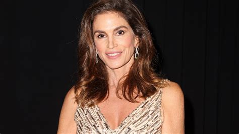 cindy crawford sexy|Cindy Crawford’s Topless Hot Tub Thirst Trap Is a Full Vibe